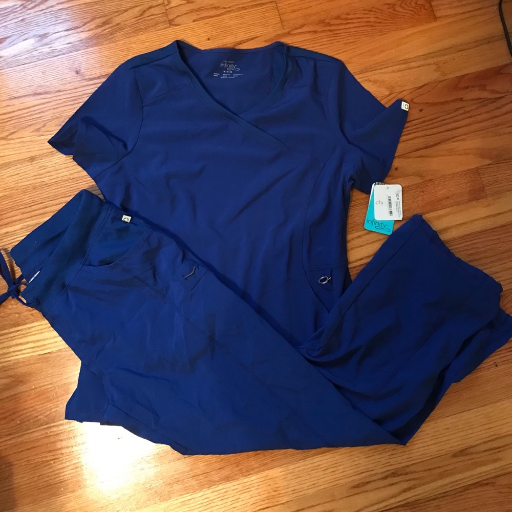 Cherokee infinity scrub set